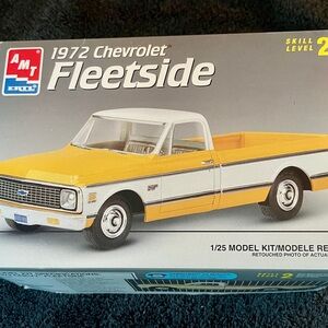 AMT Ertl 1972 Chevrolet Fleetside Truck Model Kit #6691